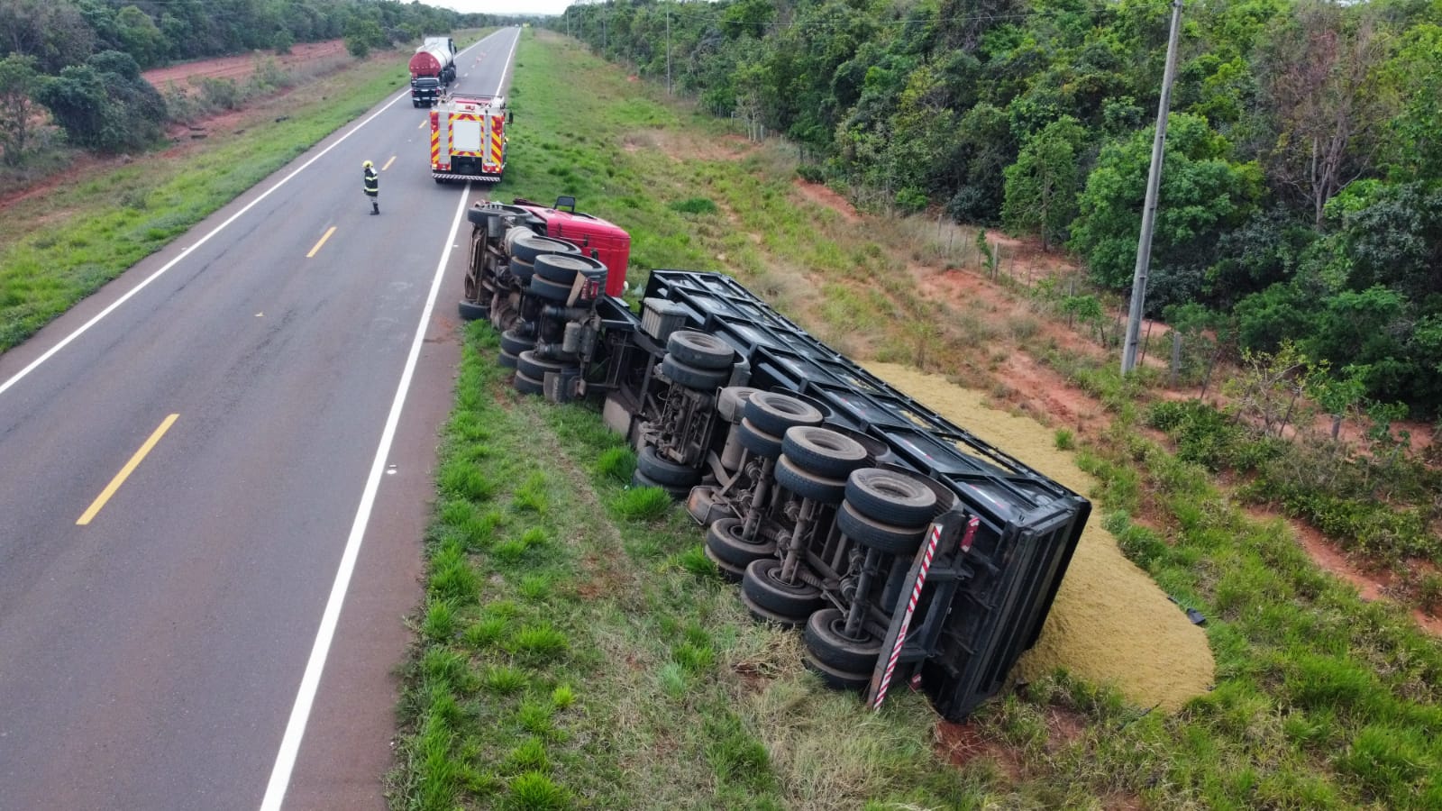 Acidente foi entre as cidades de Bataguassu e Santa Rita do Pardo - Foto: ©Tiago Apolinário/Da Hora Bataguassu